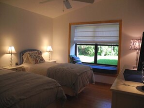2 bedrooms, desk, iron/ironing board, travel cot