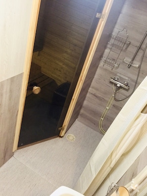 Comfort Cottage | Bathroom shower