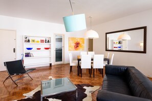 Appartement, non-fumeurs | Salle de séjour | Télévision LED