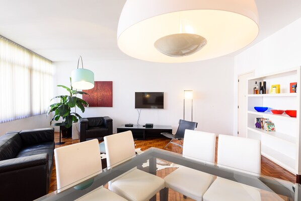 Appartement, non-fumeurs | Salle de séjour | Télévision LED