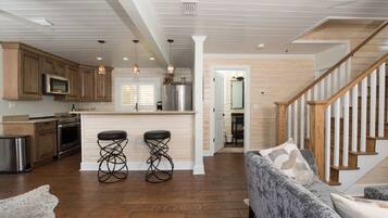 Cottage Cao cấp, 2 phòng ngủ, bếp, cạnh bãi biển (1) | Nệm Tempur-Pedic, phòng cách âm, truy cập Internet không dây miễn phí