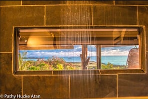 Interior detail - Kona Koa Lodge (Hanga Roa)