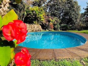 Outdoor pool - Hotel Taina Rapa Nui (Hanga Roa)