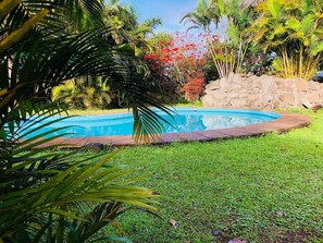 Outdoor pool - Hotel Taina Rapa Nui (Hanga Roa)