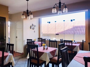 Desayuno continental incluido todos los días 