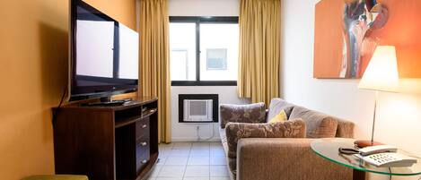 Apartemen, 1 Tempat Tidur Double dengan tempat tidur Sofa, Bebas Asap Rokok | Ruang keluarga | TV LED