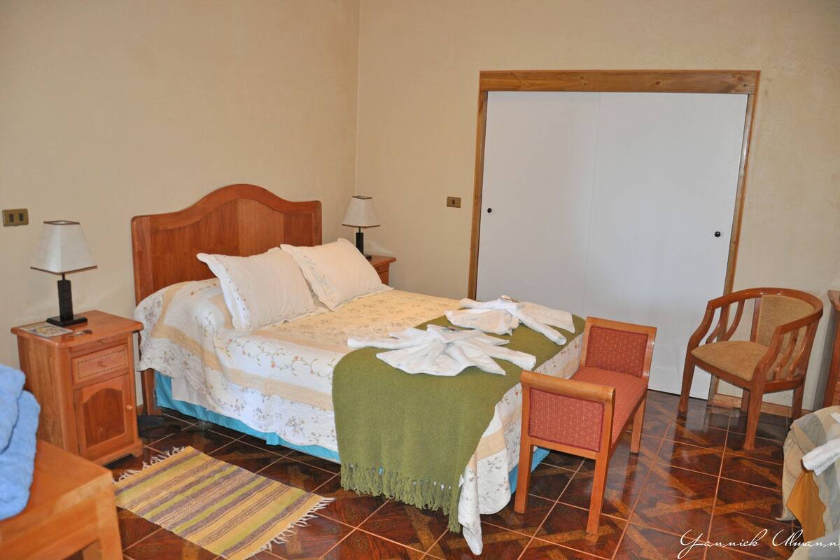 Double Room, Garden View | Minibar, in-room safe, WiFi (free), bed sheets