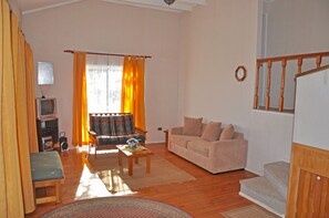 Familienhaus | Wohnbereich | 40-Zoll-Flachbildfernseher mit Kabelempfang, Fernseher