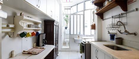 Apartamento, várias camas, para não fumantes | Cozinha privada | Geladeira, micro-ondas, fogão, cooktop