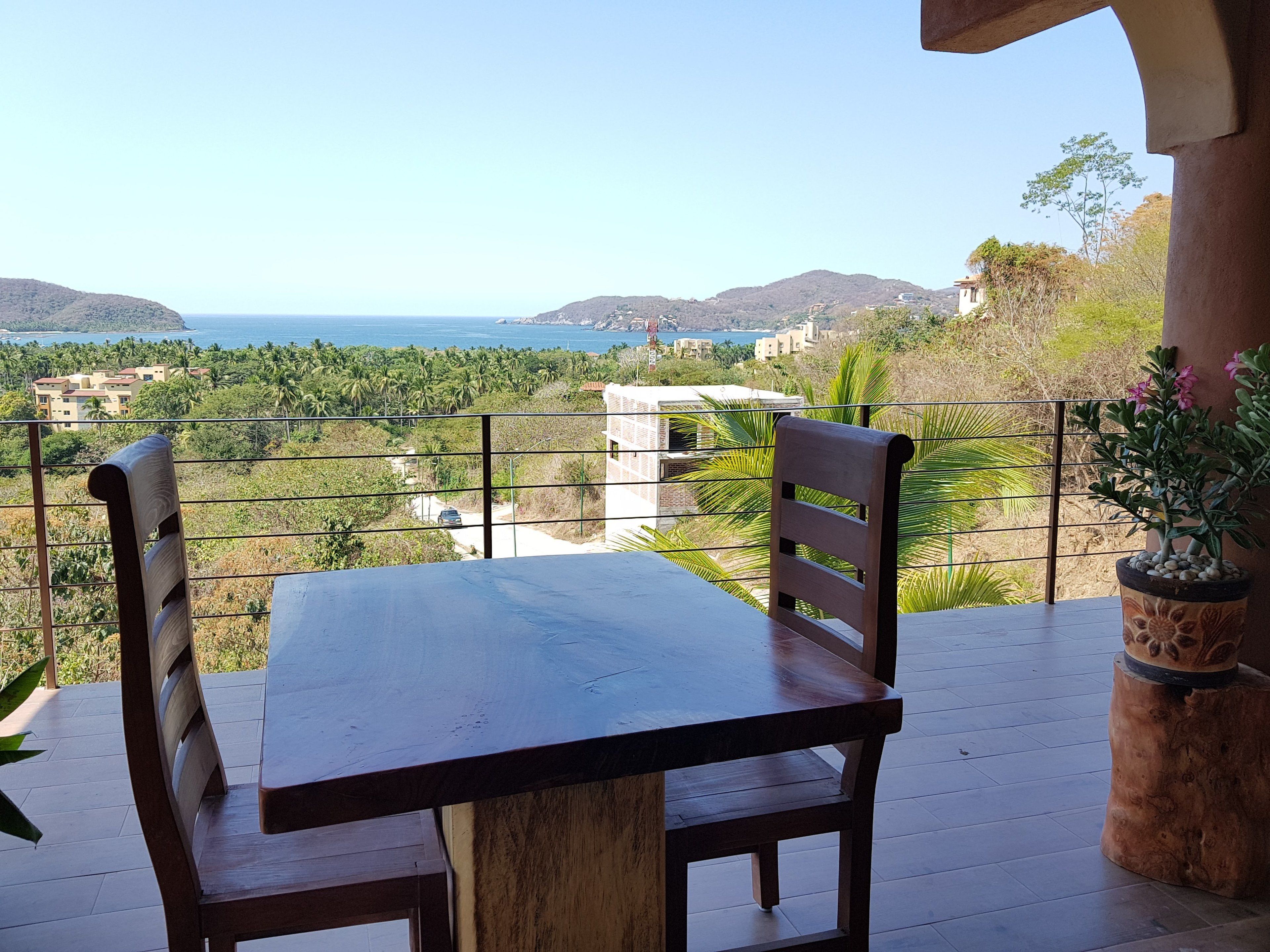 华丽开间套房, 1 张特大床, 无烟房 | 高档床上用品、加厚床垫、迷你吧、客房内保险箱