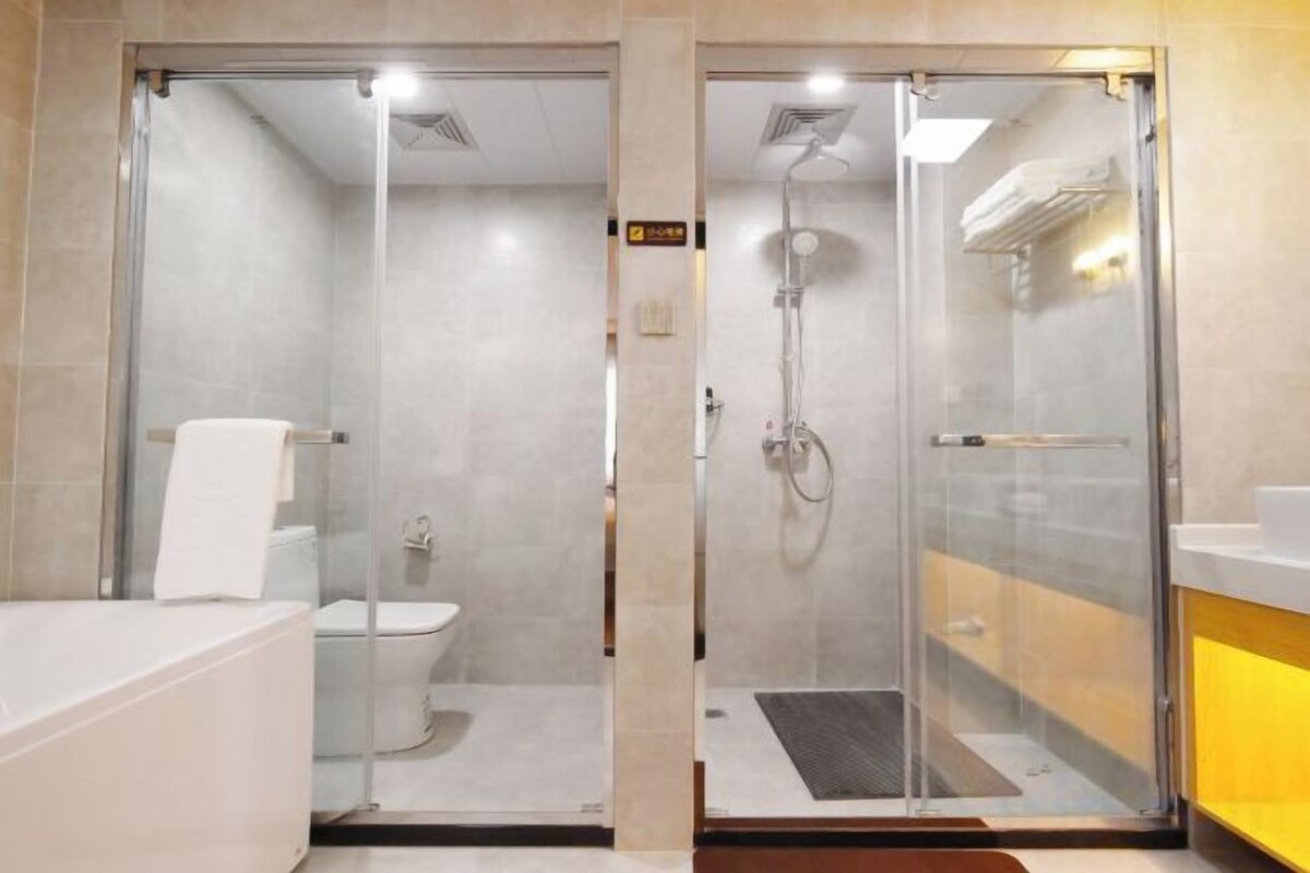 Bathroom | Bathtub