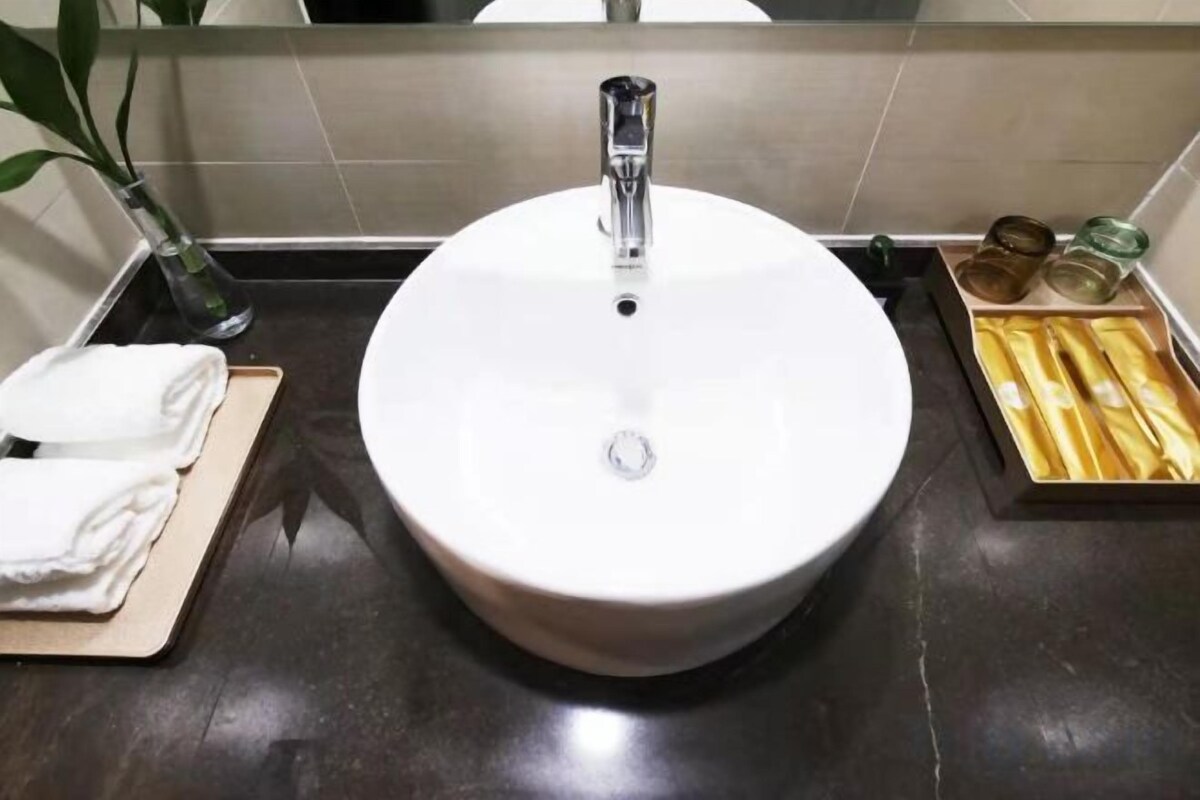 Bathroom | Bathtub