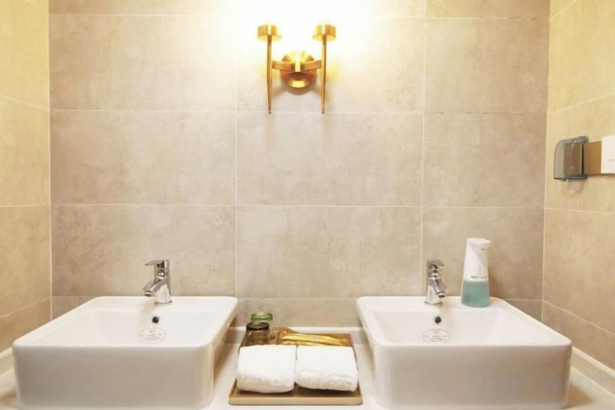Bathroom | Bathtub