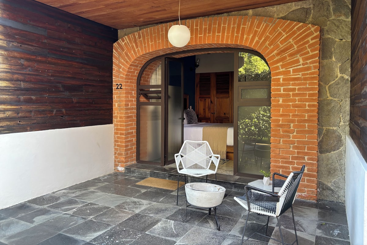 Standard Room | Minibar, in-room safe, iron/ironing board, free WiFi