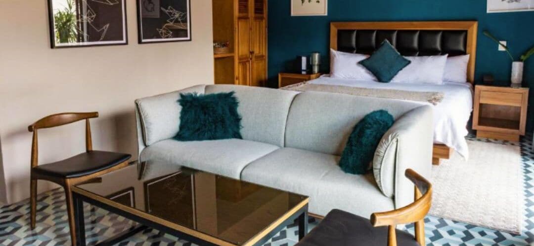 deluxe studio suite, 1 king bed | 1 bedroom, minibar, in-room safe, soundproofing