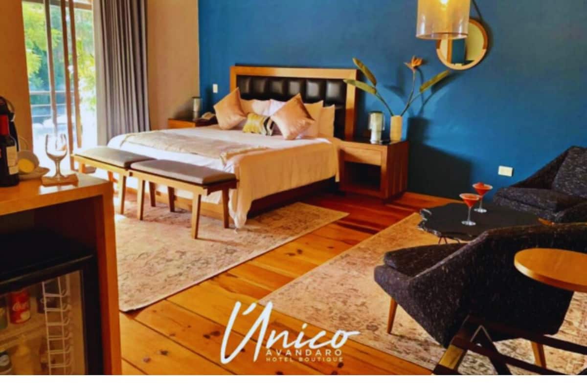 Deluxe Studio Suite, 1 King Bed | Minibar, in-room safe, soundproofing, iron/ironing board