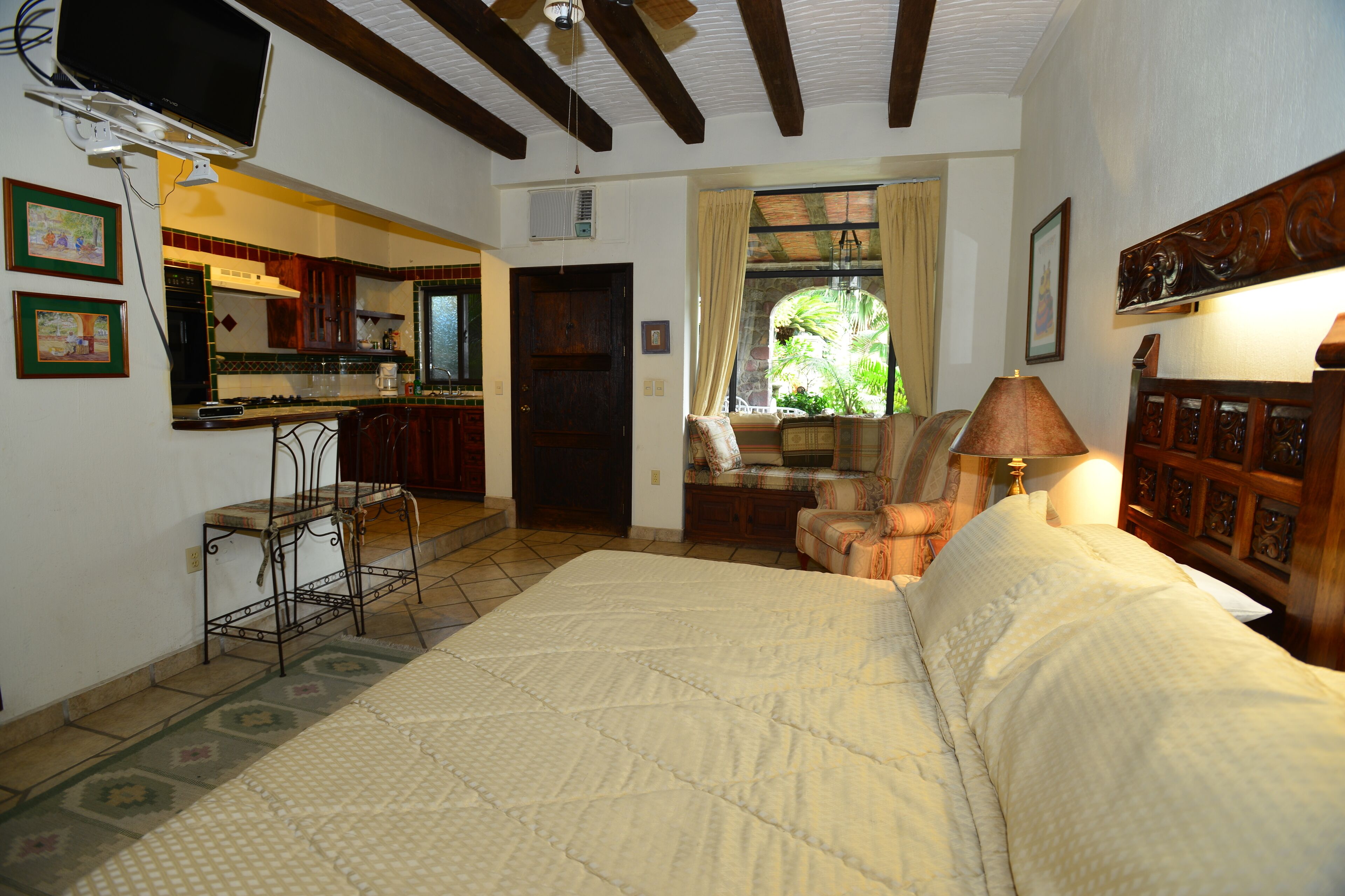 la cocina suite | private kitchenette