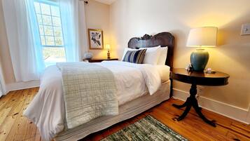 2 bedrooms, desk, iron/ironing board, travel crib