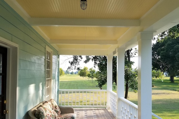 Relax in a pecan orchard 15 minutes from the Clinton National Airport