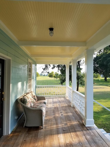 Relax in a Pecan Orchard with Starlink Internet 15 min. from Airport