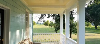 Relax in a Pecan Orchard with Starlink Internet 15 min. from Airport