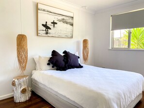 3 عدّة غرف نوم ومكواة/لوح كي وخدمة الإنترنت وملاءات أسرّة