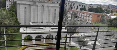 المنطقة المحيطة بالمنشأة