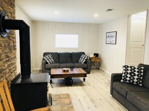 Living area - Welcome to our cabin Newly Renovated 2018 (Big Bear Lake)