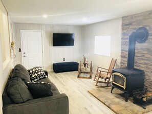 Living area - Welcome to our cabin Newly Renovated 2018 (Big Bear Lake)