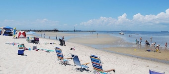 Grand Escape - Featured on HGTV's Beachfront Bargain Hunt