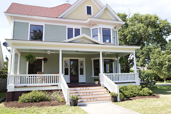 Exterior - Grand Escape - Featured on HGTV's Beachfront Bargain Hunt (Cape Charles)
