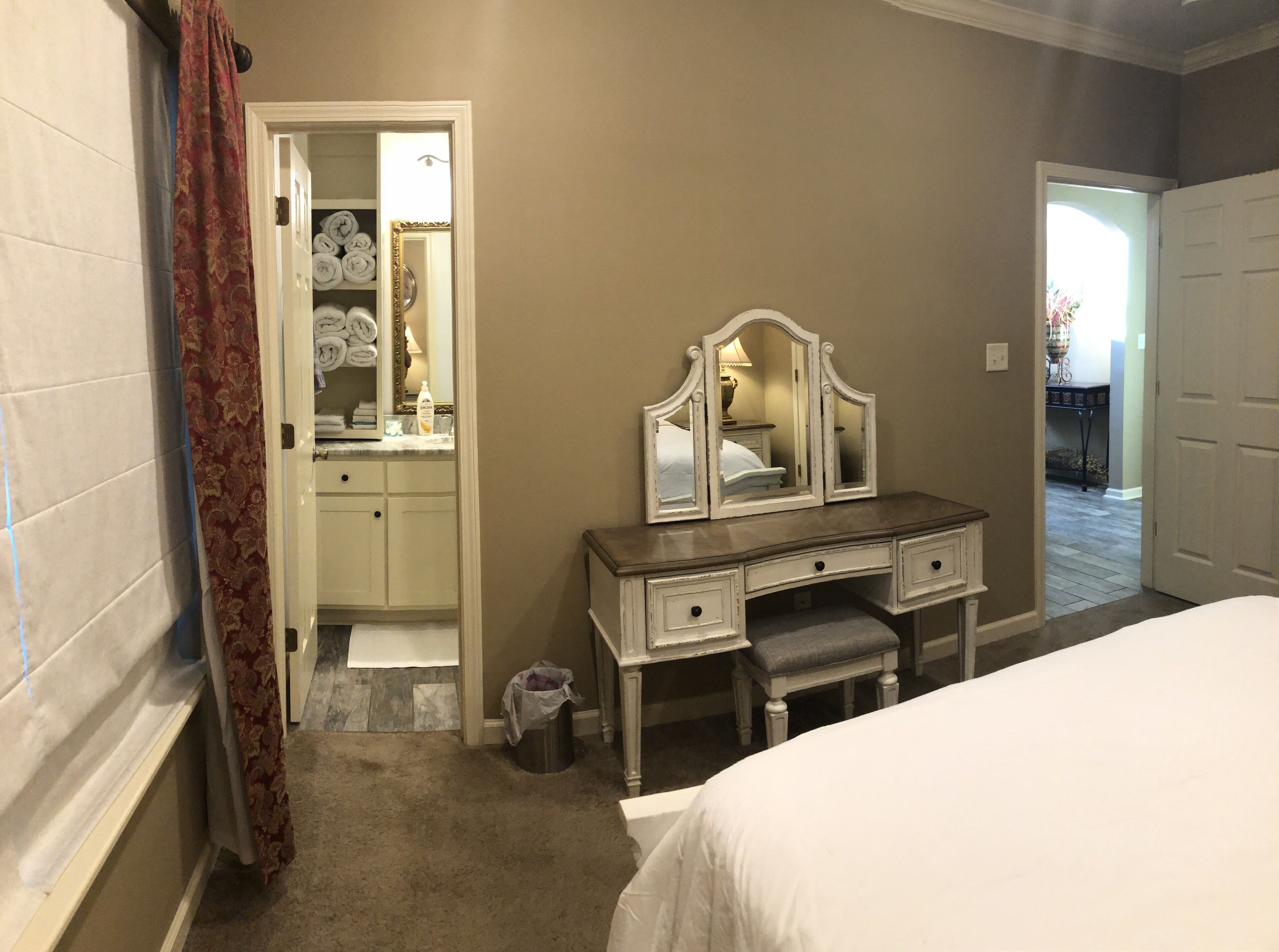 3 chambres, fer et planche à repasser, Wi-Fi, draps fournis