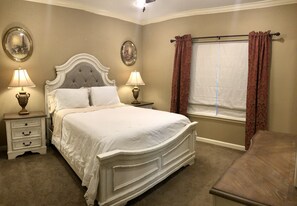 3 slaapkamers, een strijkplank/strijkijzer, wifi, beddengoed