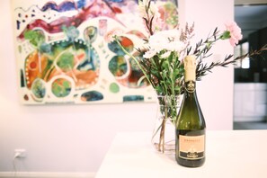 Interior - Superb PROPERTY - SUPER SUMMER PRICES !! PET FRIENDLY!! SUPER CHILL! (Byron Bay)