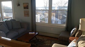 Smart TV, DVD player, toys, books - Luxury Beach House, Easton Point. Ocean Views,  2 Master BRs, Walk to Everything (Middletown)