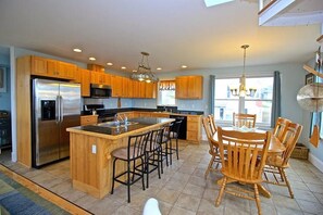 Fridge, microwave, oven, stovetop - Luxury Beach House, Easton Point. Ocean Views,  2 Master BRs, Walk to Everything (Middletown)