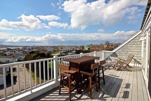 Outdoor dining - Luxury Beach House, Easton Point. Ocean Views,  2 Master BRs, Walk to Everything (Middletown)