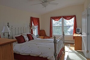 4 bedrooms, iron/ironing board, free WiFi, bed sheets