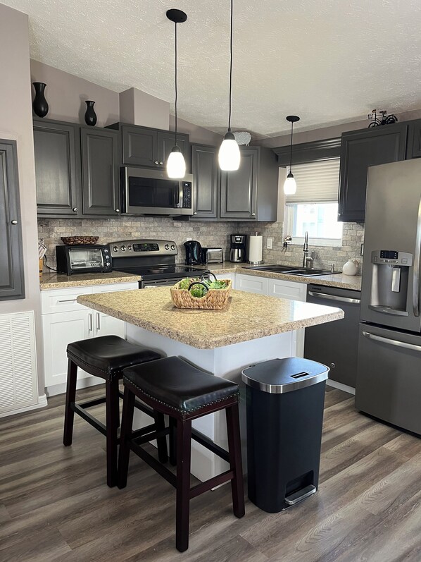 Fridge, microwave, oven, stovetop - Beautiful Home in Ft Myers Beach. (Fort Myers Beach)