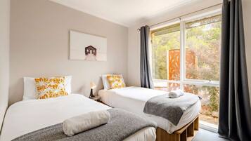 2 bedrooms, iron/ironing board, WiFi, bed sheets