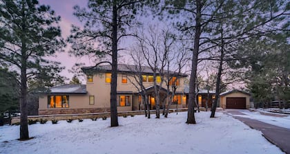 Modern Home, 3 Family Rooms, 3 Decks, 1 Mile from Broadmoor, 500’ above CoS.