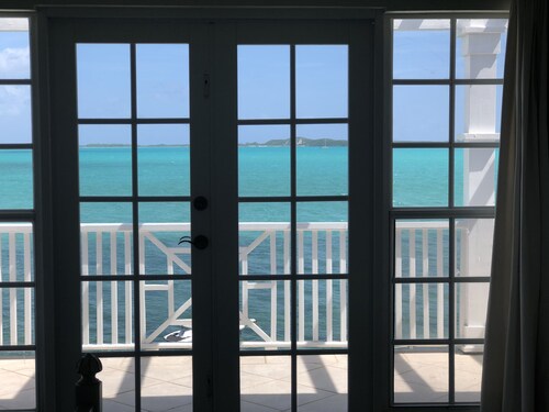 Atemberaubende Villa am Wasser