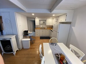 Fridge, microwave, oven, stovetop - Classic Maine Beach Cottage - In the Heart of Ogt. Village , Walk to everything (Ogunquit)