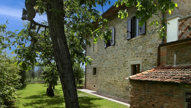 A stone building with a tiled roof, a grassy yard, and a tree. - Beautiful private villa for 6 guests with WIFI, A/C, private pool, TV and terrace, close to Cort... (Castiglion Fiorentino)