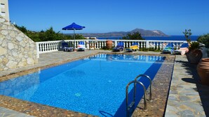 Unclassified image, 5 of 49, button - Big pool ★ Sea view ★ Greek Blue & White Villa (Apokoronas, Crete)