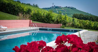 Villa with pool in the "casa del moré" langhe Cuneo