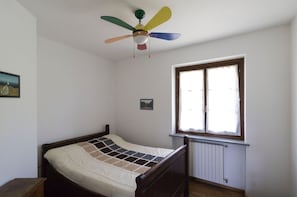 3 bedrooms, iron/ironing board, Internet, bed sheets