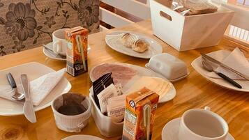 Free continental breakfast on weekdays