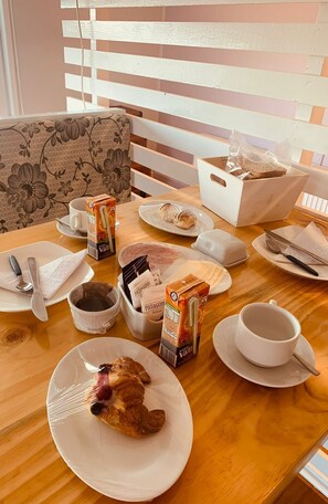 Free continental breakfast on weekdays