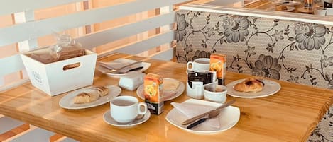 Kontinental frokost er inkludert på hverdagene